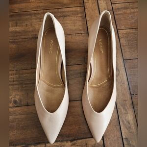 Vionic Heel Pointed Kitten Heel Beige
